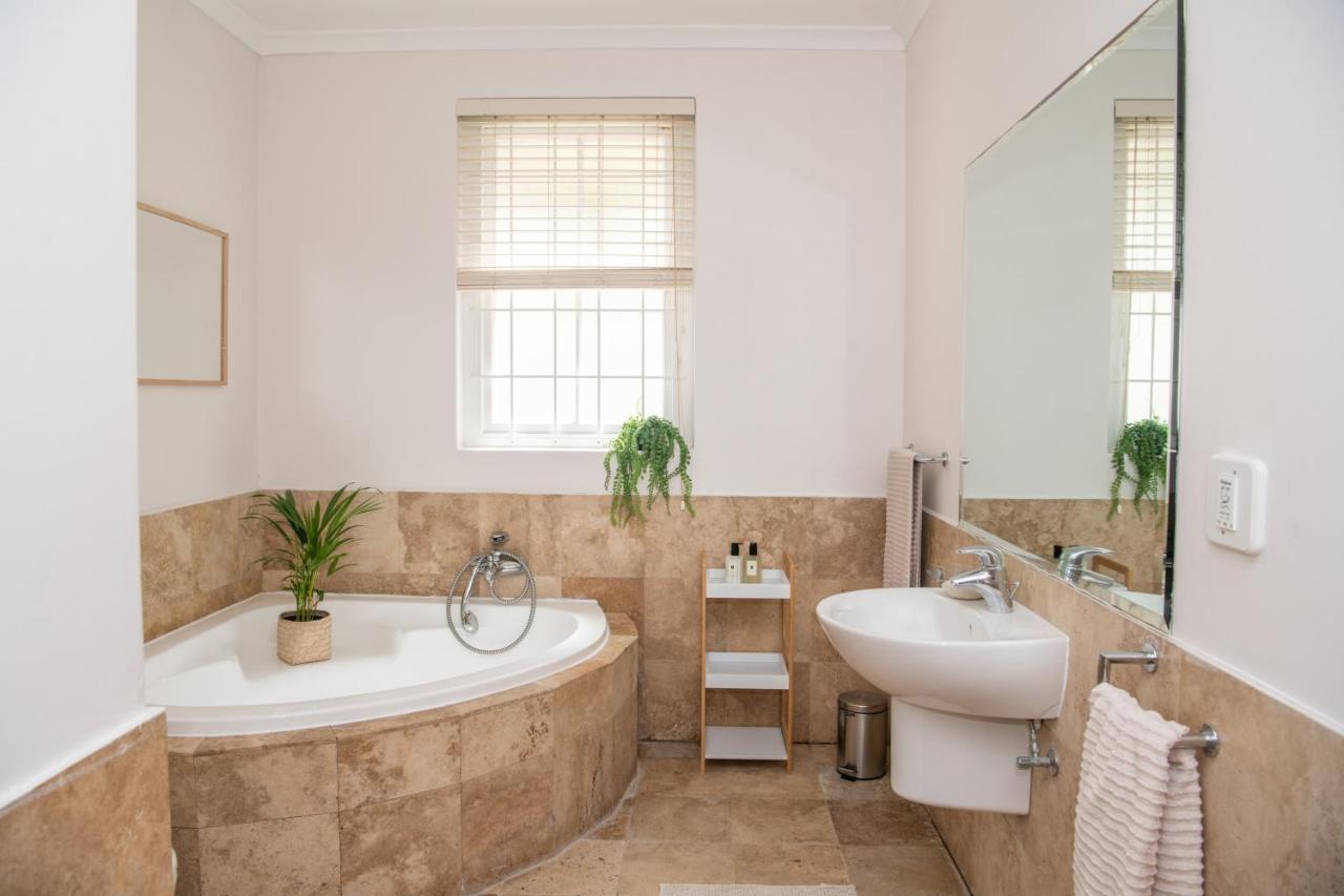 Camps Bay Guest Suite With Private Pool Cape Town Eksteriør bilde